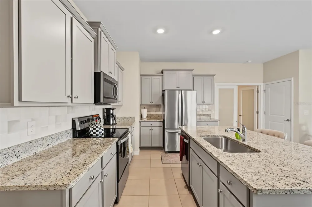 5285 SUNSHINE DRIVE Wildwood, FL 34785