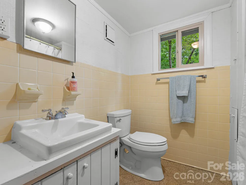 12 E Park Drive Tryon, NC 28782