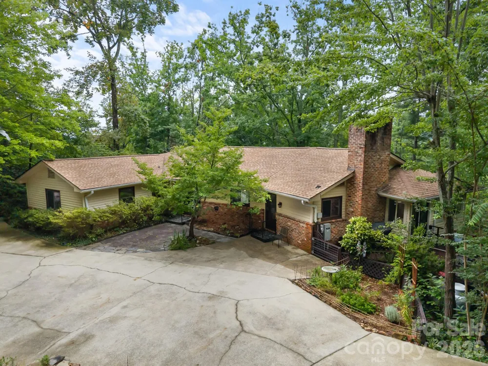 12 E Park Drive Tryon, NC 28782