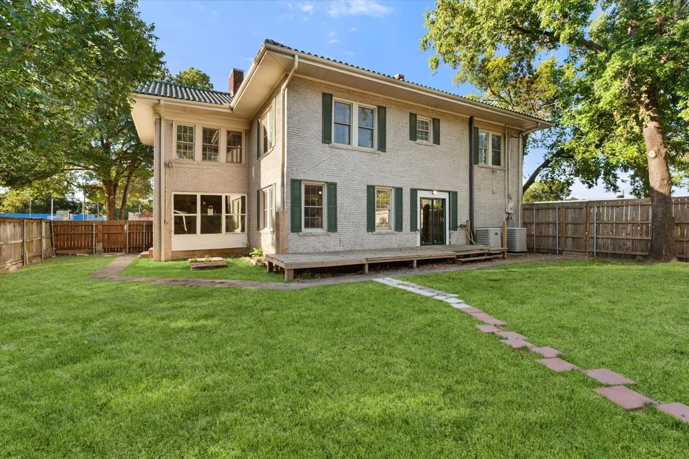 1452 W 2nd Avenue Corsicana, TX 75110