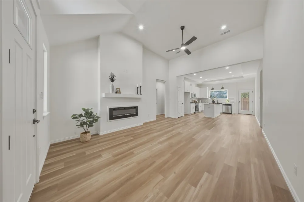 5559 Mercedes Circle Granbury, TX 76048