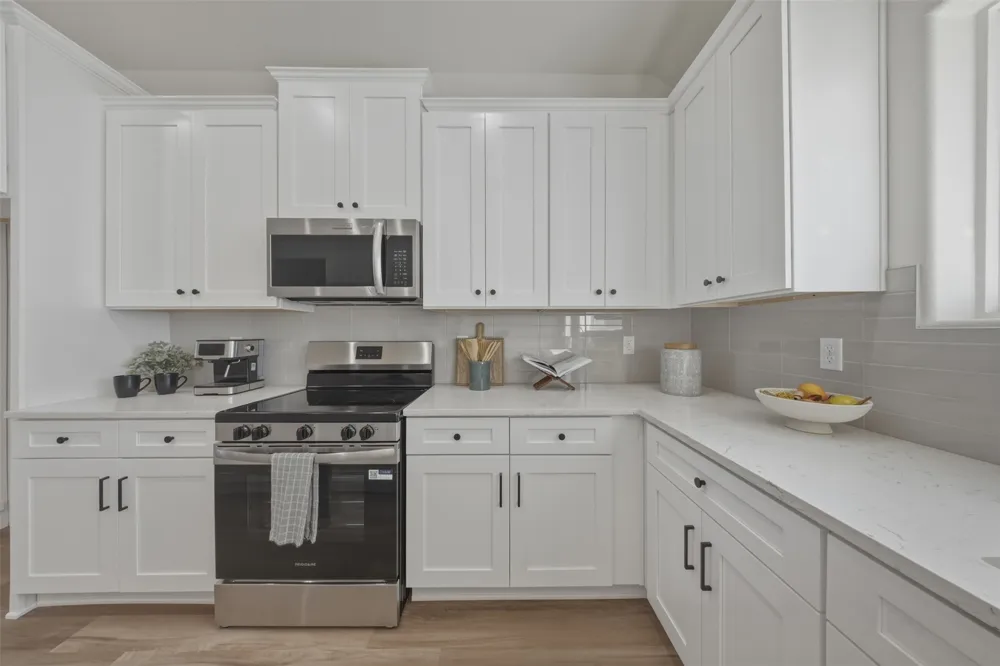 5559 Mercedes Circle Granbury, TX 76048
