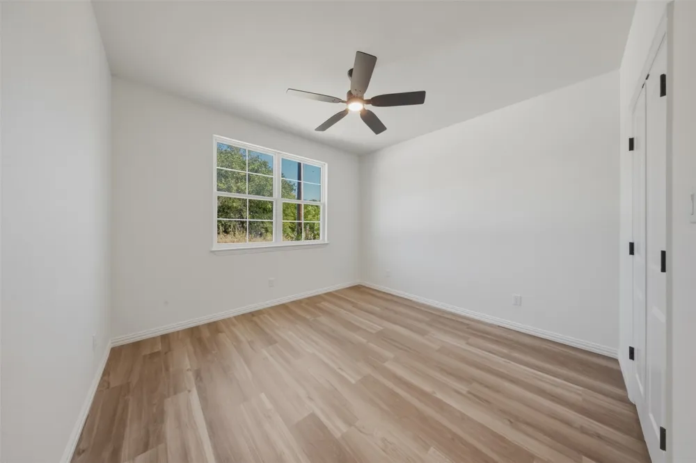 5559 Mercedes Circle Granbury, TX 76048