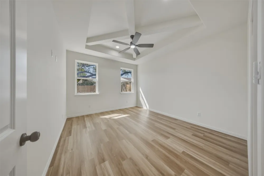 5559 Mercedes Circle Granbury, TX 76048