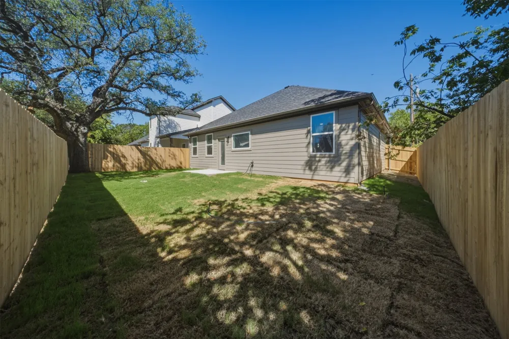 5559 Mercedes Circle Granbury, TX 76048