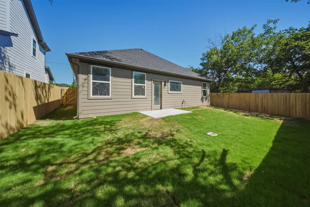 5559 Mercedes Circle Granbury, TX 76048