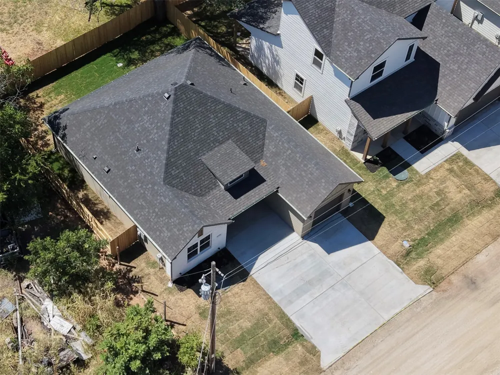 5559 Mercedes Circle Granbury, TX 76048