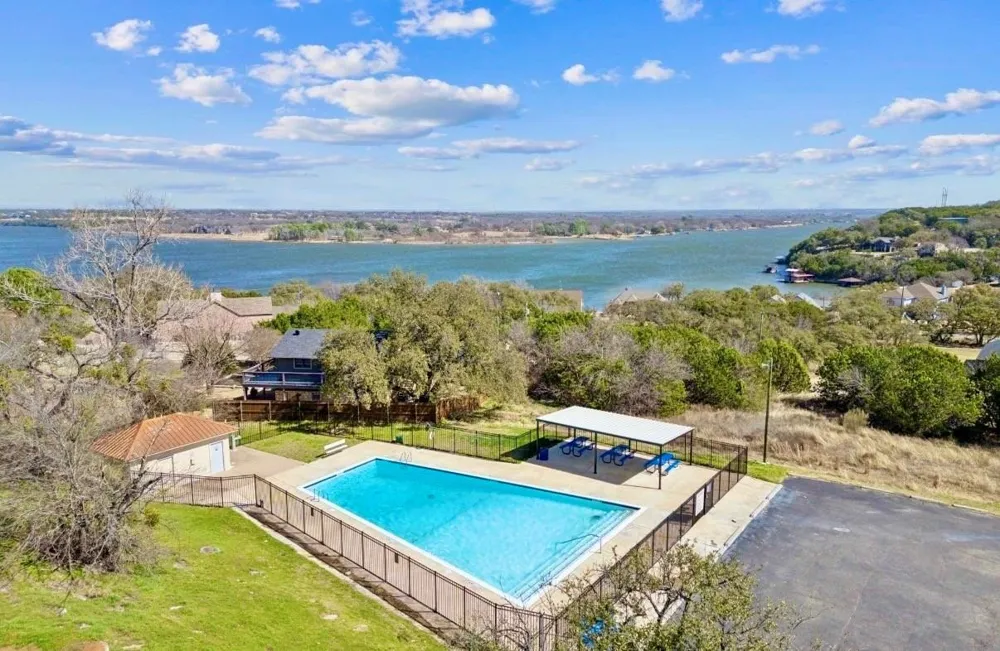 5559 Mercedes Circle Granbury, TX 76048