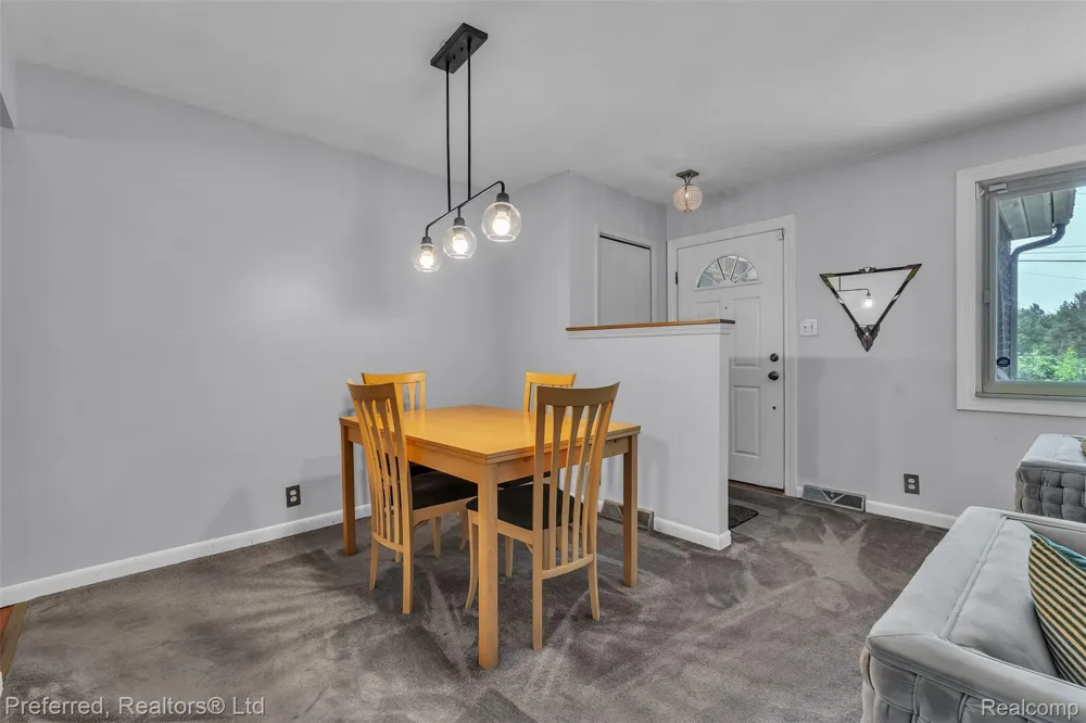 8822 Pontiac Lake Road White Lake Charter Township, MI 48386