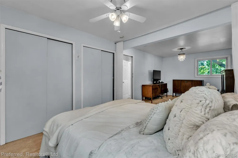 8822 Pontiac Lake Road White Lake Charter Township, MI 48386