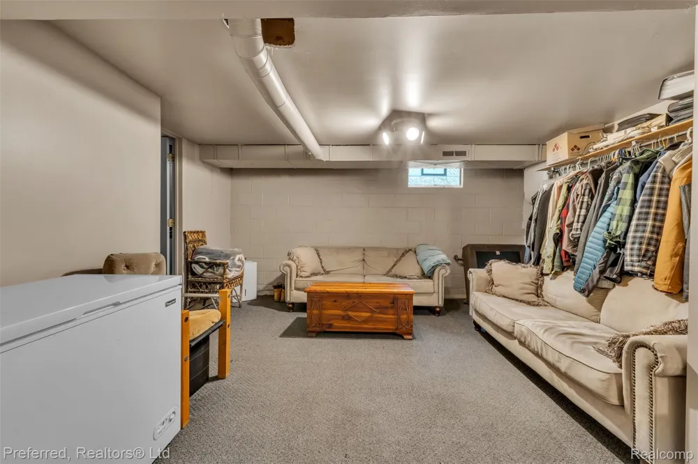 8822 Pontiac Lake Road White Lake Charter Township, MI 48386