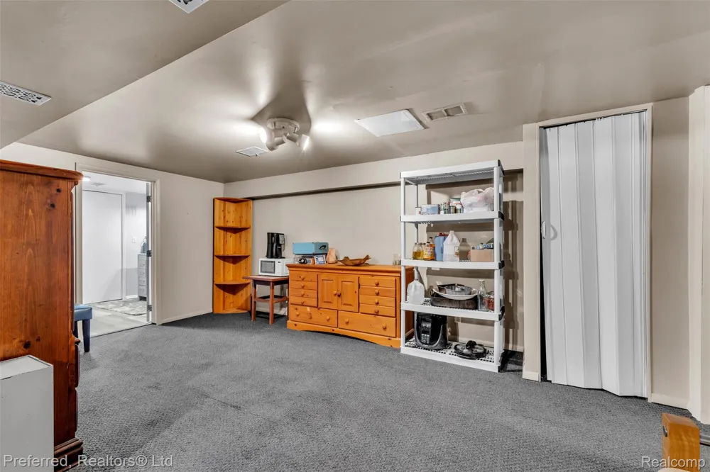 8822 Pontiac Lake Road White Lake Charter Township, MI 48386