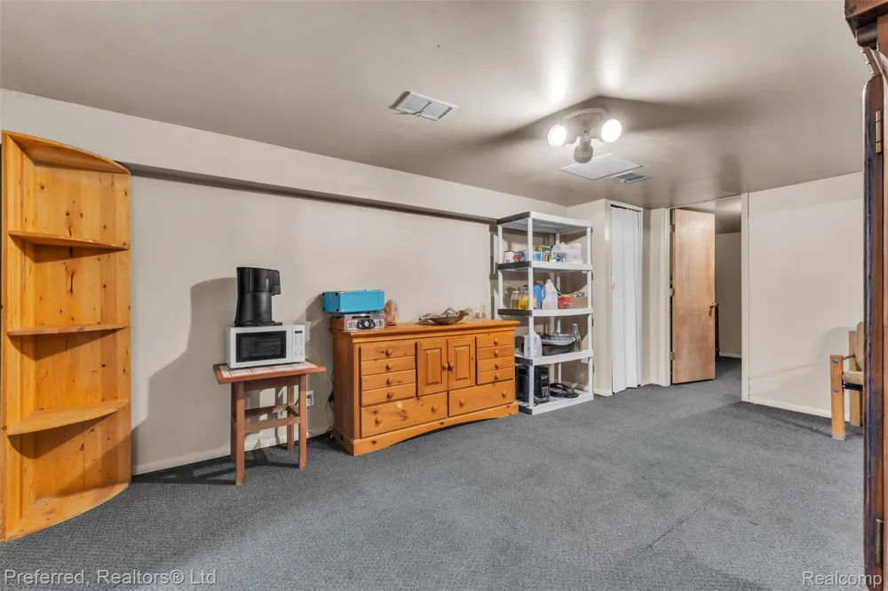 8822 Pontiac Lake Road White Lake Charter Township, MI 48386