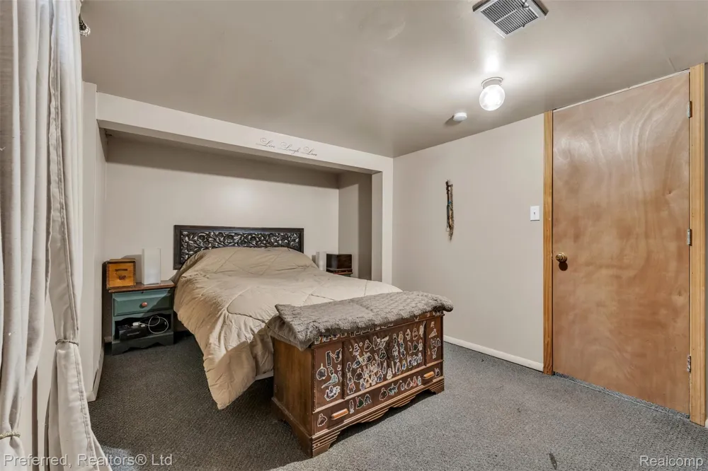 8822 Pontiac Lake Road White Lake Charter Township, MI 48386