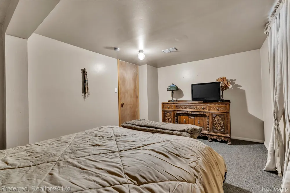 8822 Pontiac Lake Road White Lake Charter Township, MI 48386