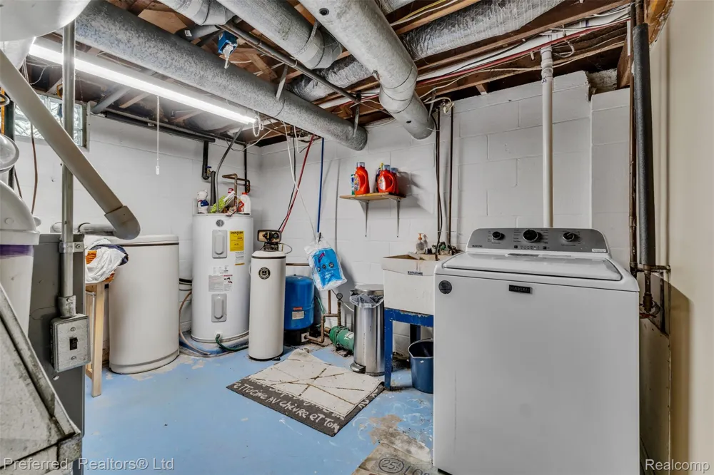 8822 Pontiac Lake Road White Lake Charter Township, MI 48386