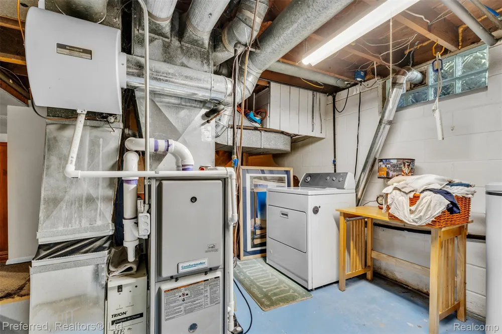 8822 Pontiac Lake Road White Lake Charter Township, MI 48386