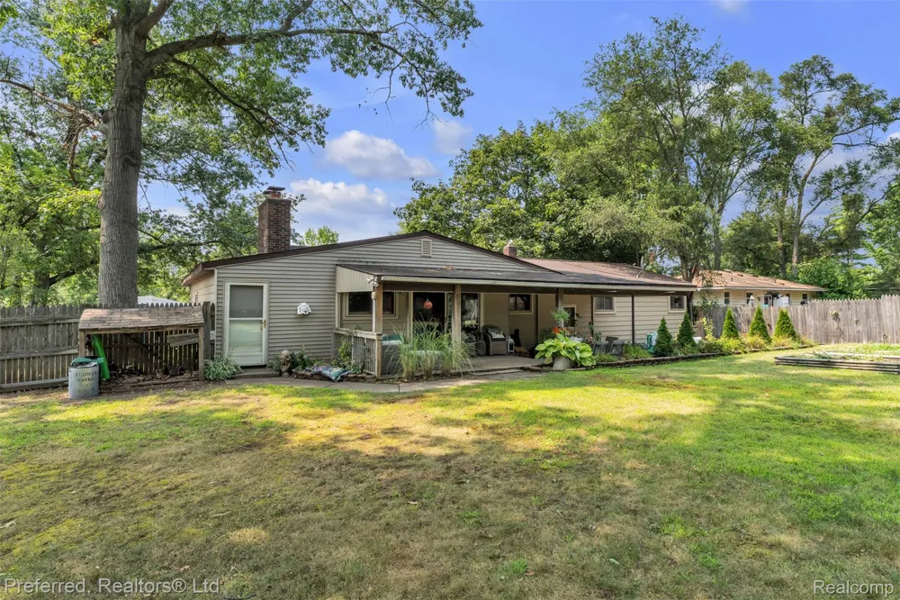 8822 Pontiac Lake Road White Lake Charter Township, MI 48386