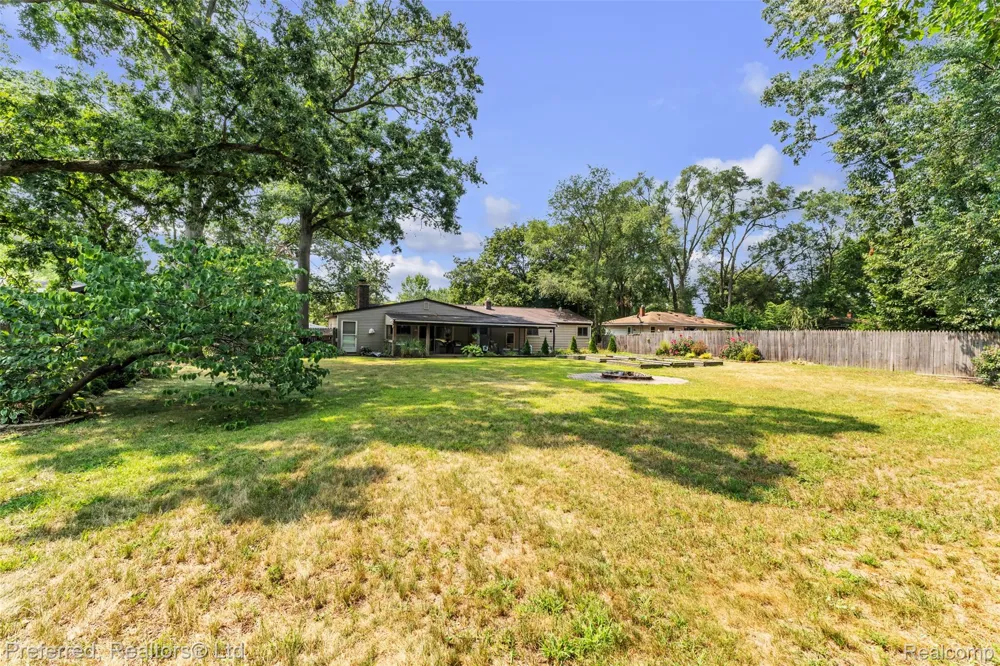 8822 Pontiac Lake Road White Lake Charter Township, MI 48386