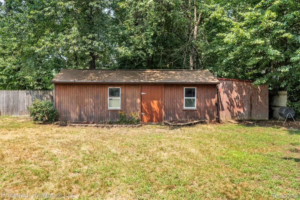 8822 Pontiac Lake Road White Lake Charter Township, MI 48386