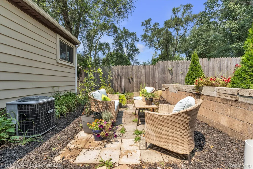 8822 Pontiac Lake Road White Lake Charter Township, MI 48386