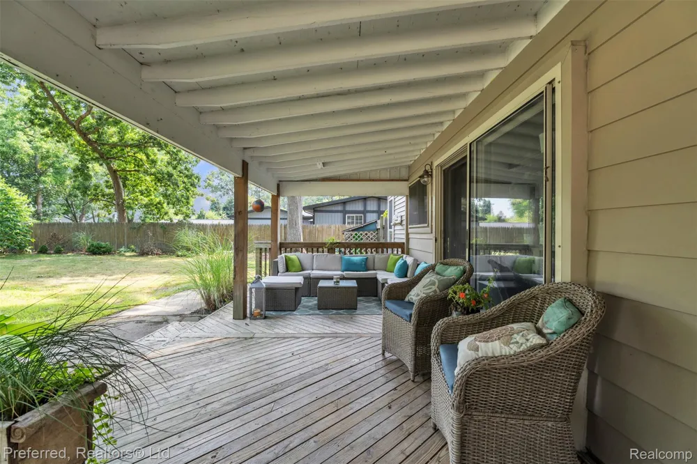 8822 Pontiac Lake Road White Lake Charter Township, MI 48386