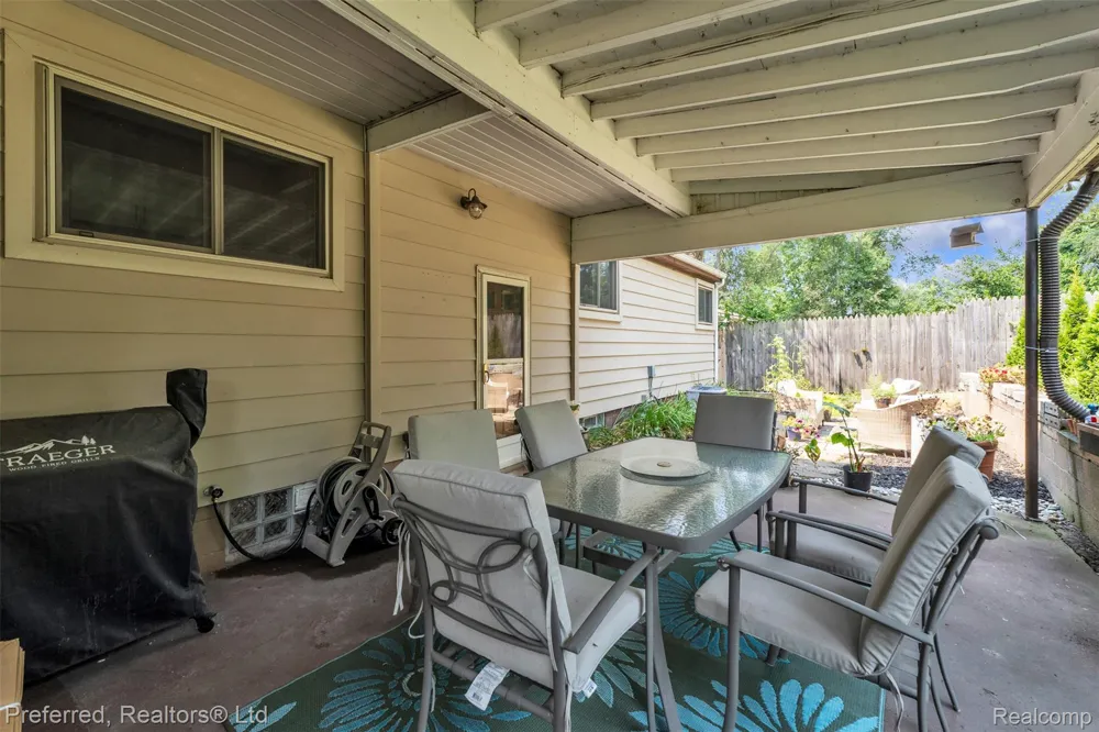 8822 Pontiac Lake Road White Lake Charter Township, MI 48386