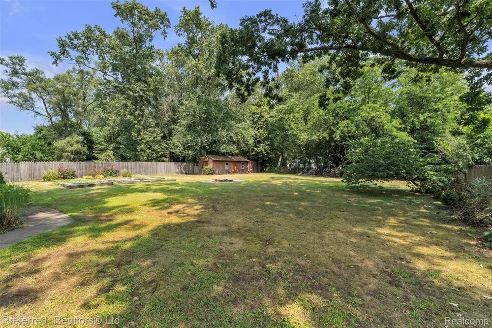 8822 Pontiac Lake Road White Lake Charter Township, MI 48386