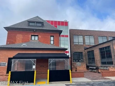 3400 RUSSELL STREET