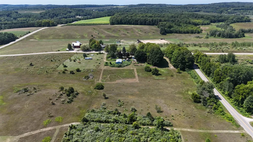 4200 Putnam Road Leelanau Township, MI 49682