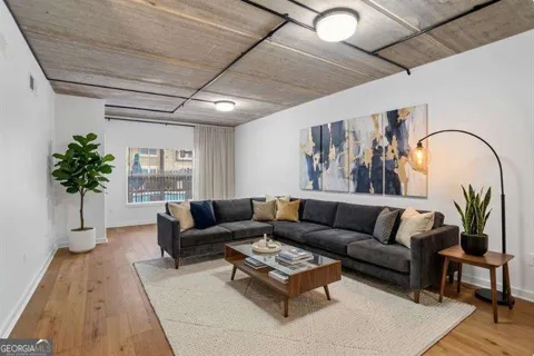 800 Peachtree ST NE