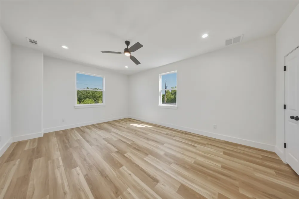5557 Mercedes Circle Granbury, TX 76048