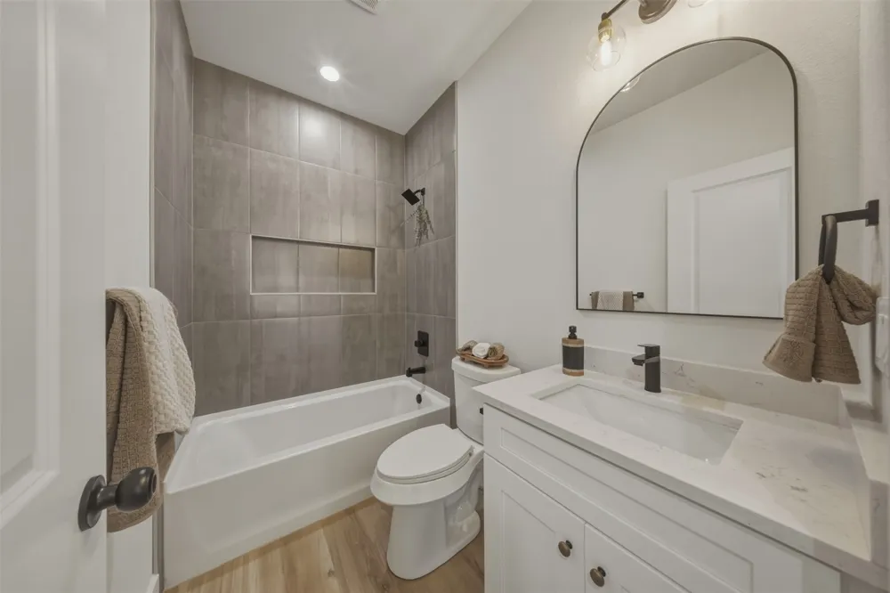 5557 Mercedes Circle Granbury, TX 76048