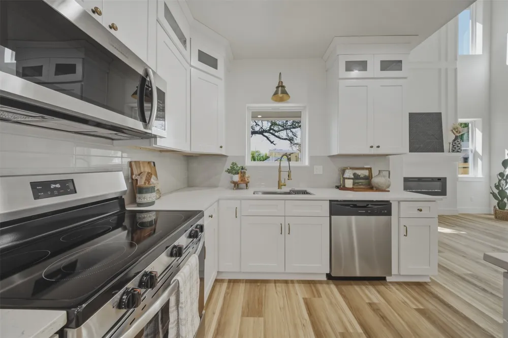 5557 Mercedes Circle Granbury, TX 76048