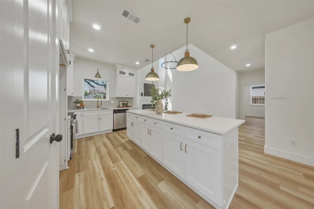 5557 Mercedes Circle Granbury, TX 76048