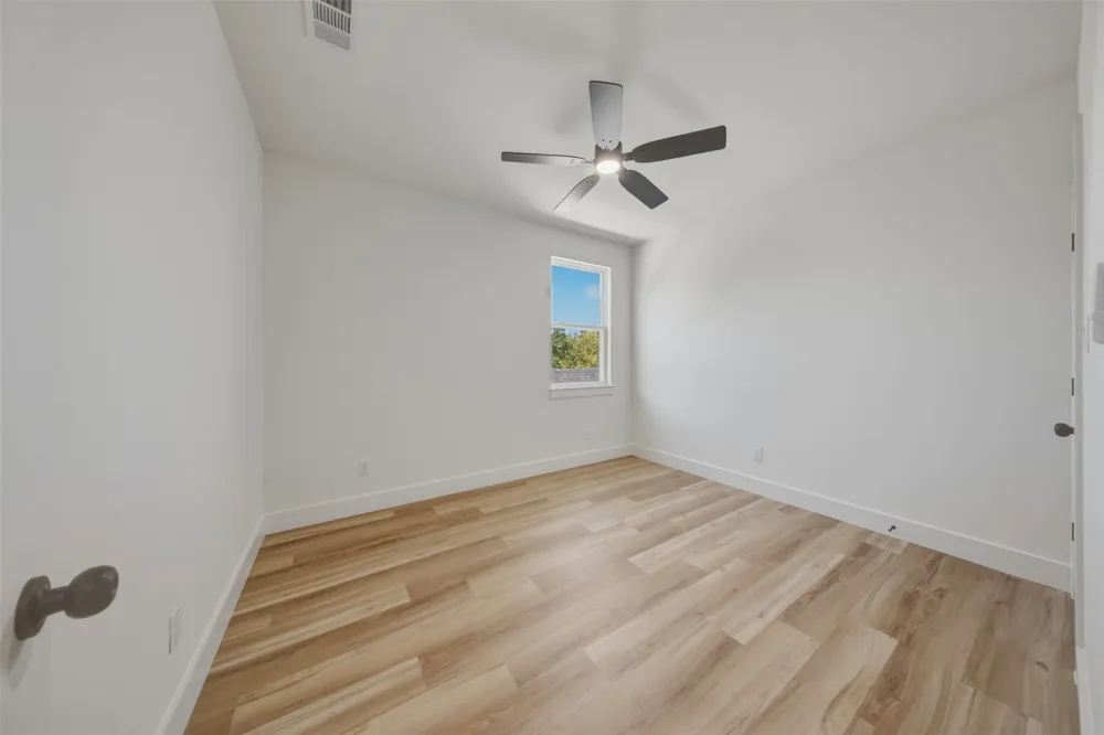 5557 Mercedes Circle Granbury, TX 76048