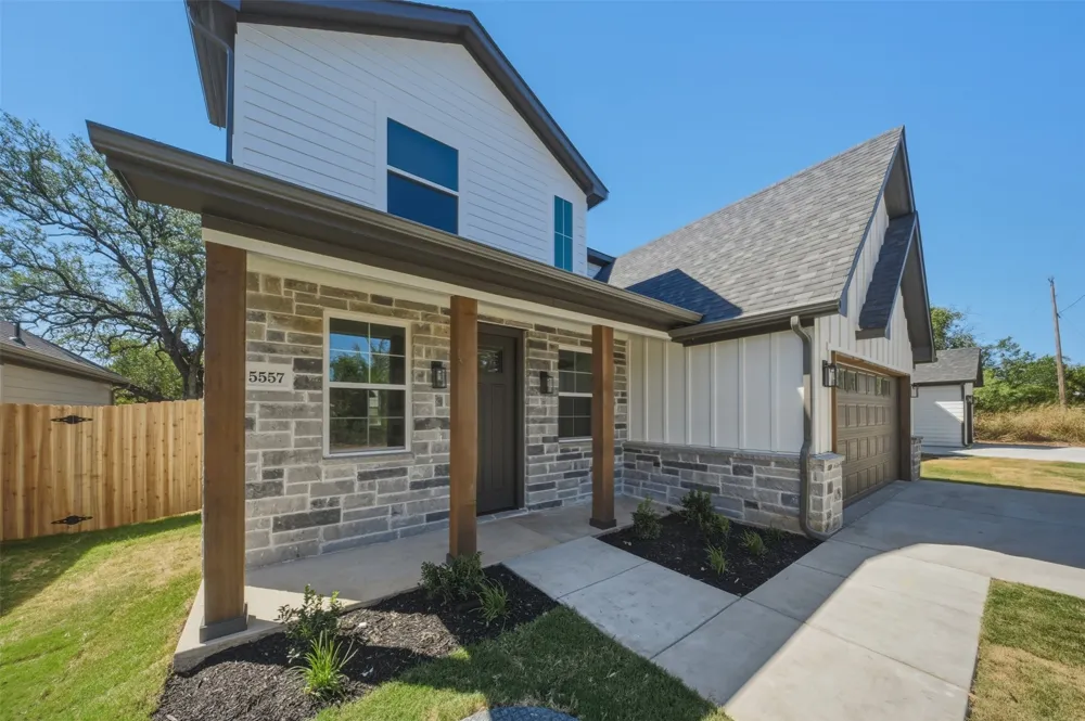 5557 Mercedes Circle Granbury, TX 76048