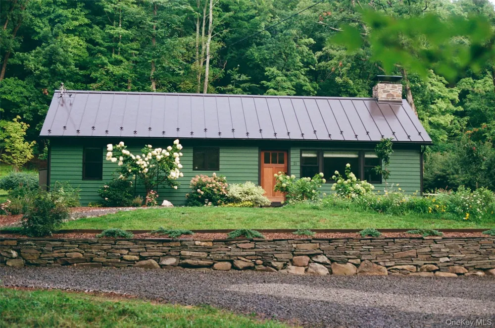 21 Vandermark Road Woodstock, NY 12498