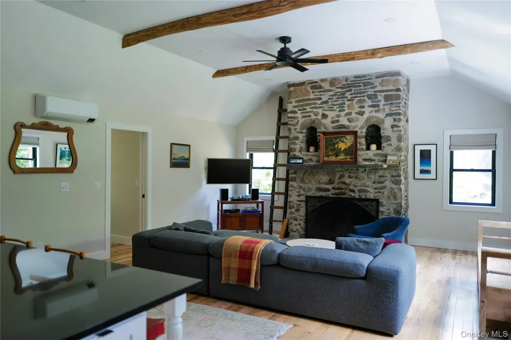 21 Vandermark Road Woodstock, NY 12498