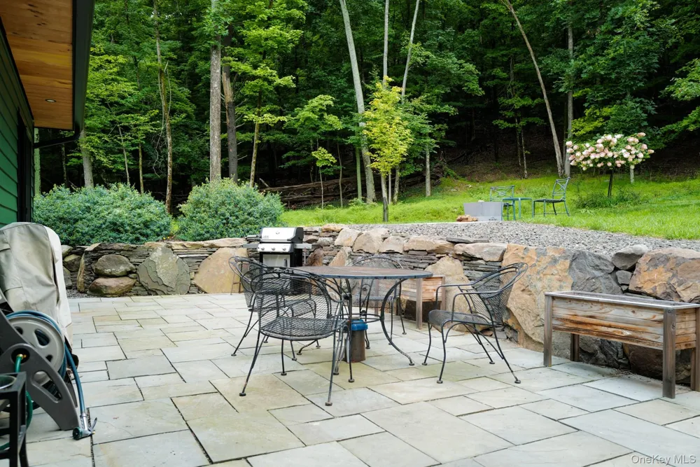 21 Vandermark Road Woodstock, NY 12498