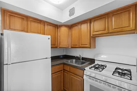 201 Ravine Avenue #7P