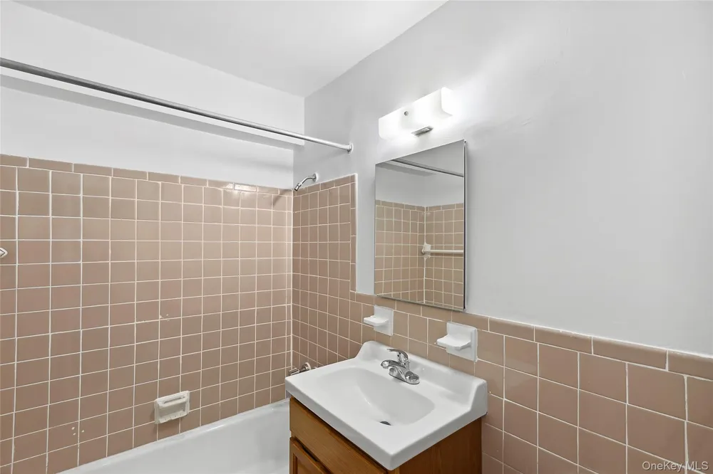 201 Ravine Avenue #7P Yonkers, NY 10701