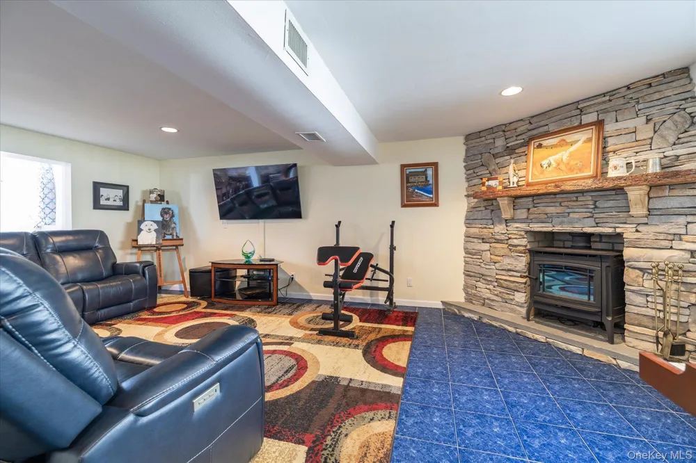 165 Elaine Drive Oceanside, NY 11572