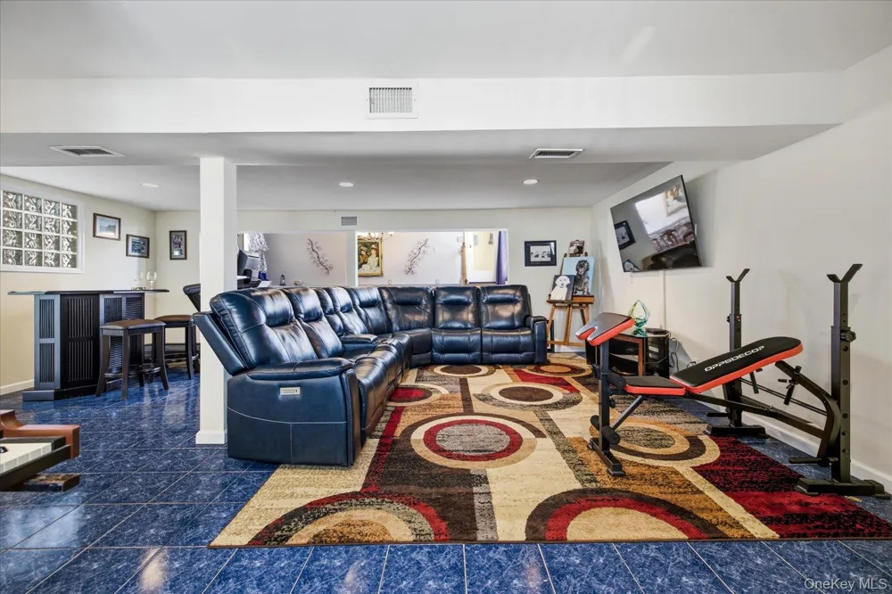 165 Elaine Drive Oceanside, NY 11572