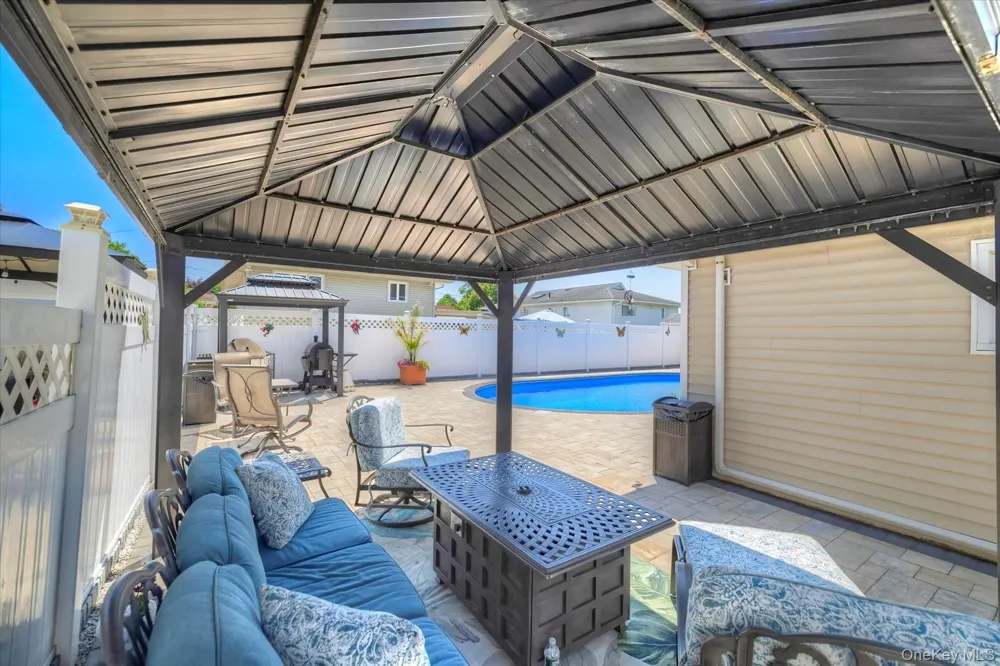 165 Elaine Drive Oceanside, NY 11572
