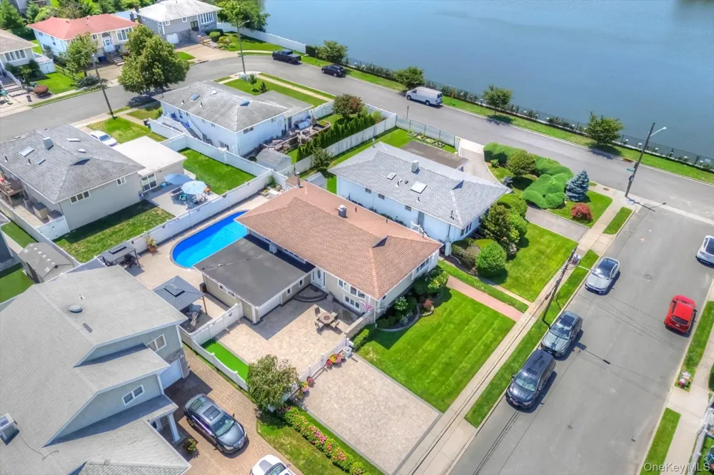165 Elaine Drive Oceanside, NY 11572