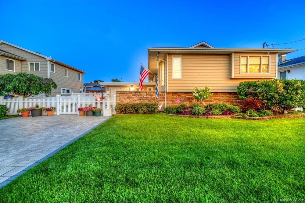 165 Elaine Drive Oceanside, NY 11572