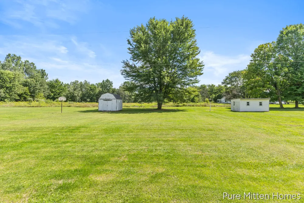 6118 Hawley Highway Belding, MI 48809