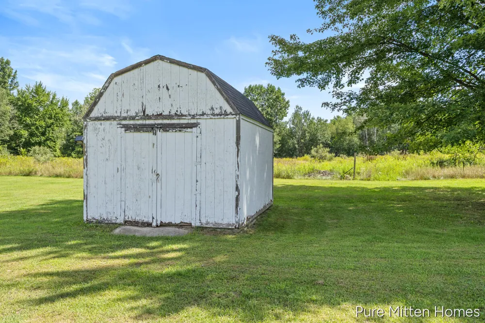 6118 Hawley Highway Belding, MI 48809