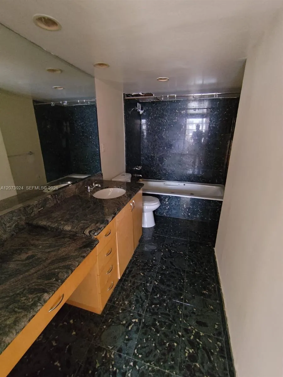 2780 NE 183rd St #1402 Aventura, FL 33160